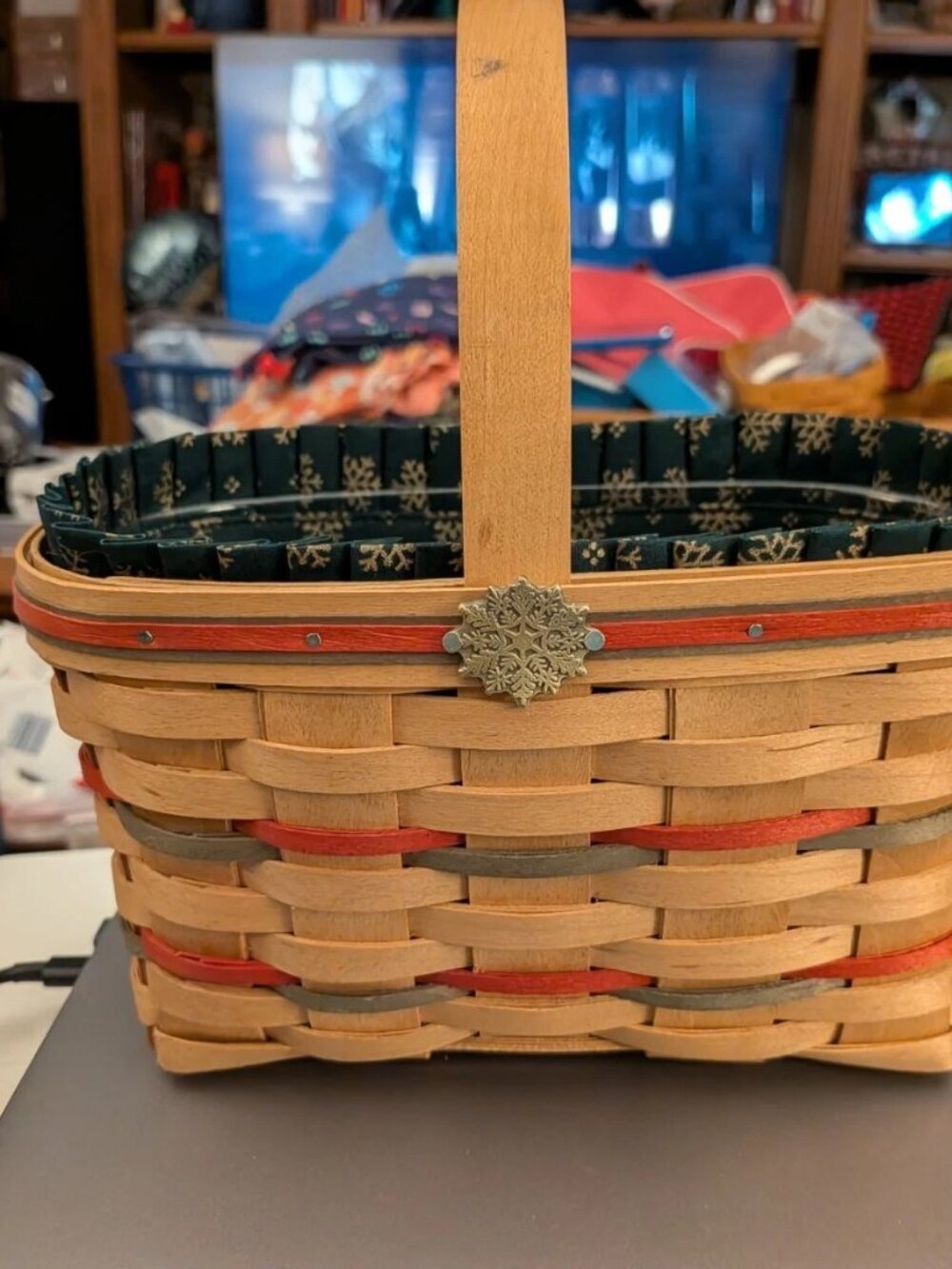 2002 American Basket, Protector, Liner, and Snowflake Medallion